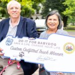 Gov. Justice presents Hope To with truck